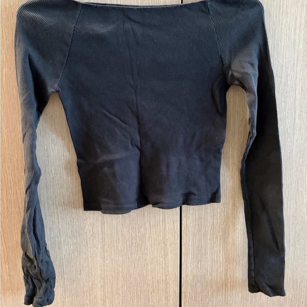 Brandy Melville Black Ribbed Off the Shoulder Long-Sleeve Crop Top